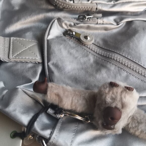 brand new Kipling vintage crossbody Defea Medium Handbag metallic silver - Picture 3 of 9